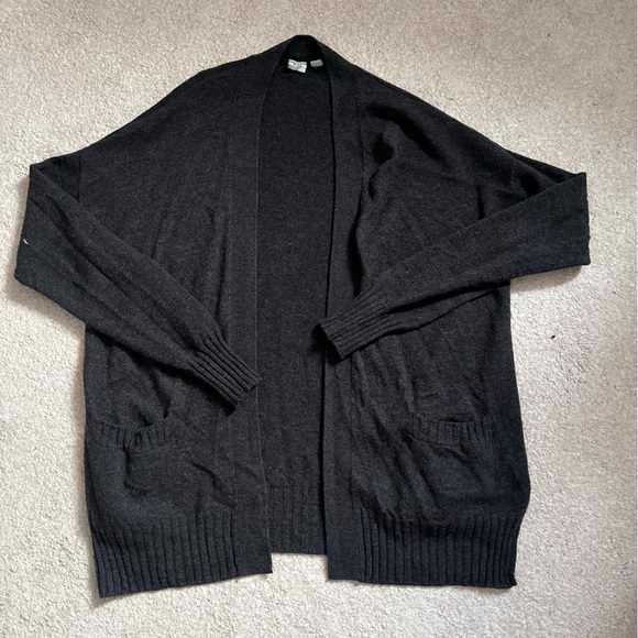 Gap charcoal cardigan. - Picture 1 of 1